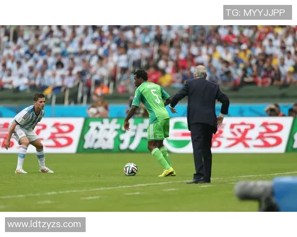 顶级足球明星跨界挑战篮球赛场展现惊人运动天赋与激情对决